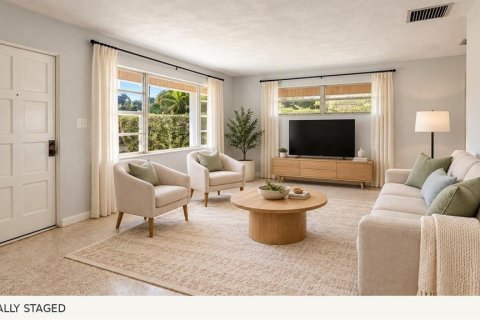 House in Sarasota, Florida 3 bedrooms, 124.12 sq.m. № 2427349 - photo 5