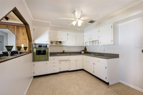 House in Sarasota, Florida 3 bedrooms, 124.12 sq.m. № 2427349 - photo 11