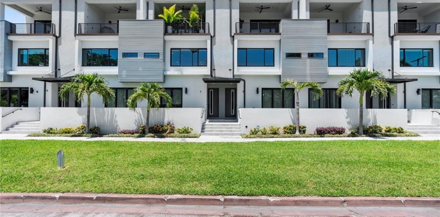 Adosado en Tampa, Florida 3 dormitorios, 218.32 m2 № 1850189