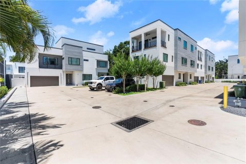 Adosado en venta en Tampa, Florida, 3 dormitorios, 218.32 m2 № 1850189 - foto 2