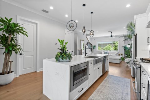 Adosado en venta en Tampa, Florida, 3 dormitorios, 218.32 m2 № 1850189 - foto 8
