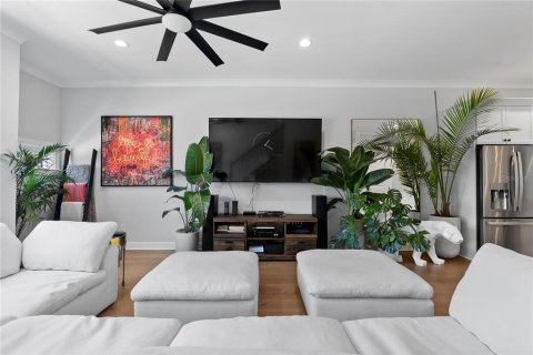 Adosado en venta en Tampa, Florida, 3 dormitorios, 218.32 m2 № 1850189 - foto 11