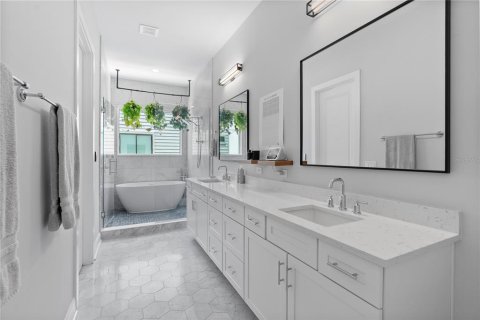 Adosado en venta en Tampa, Florida, 3 dormitorios, 218.32 m2 № 1850189 - foto 19