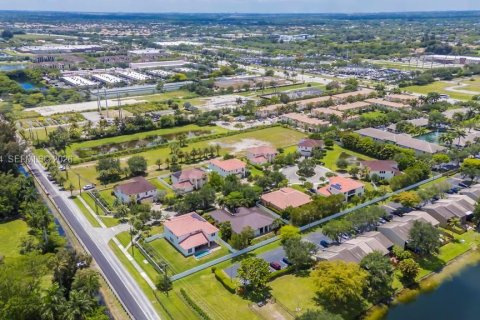 House in Davie, Florida 6 bedrooms, 512.45 sq.m. № 2072820 - photo 19
