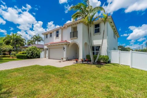 House in Davie, Florida 6 bedrooms, 512.45 sq.m. № 2072820 - photo 24