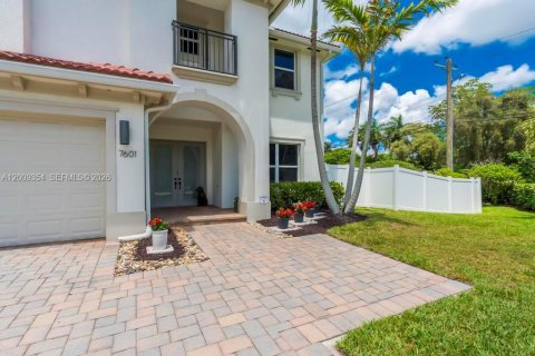 House in Davie, Florida 6 bedrooms, 512.45 sq.m. № 2072820 - photo 23