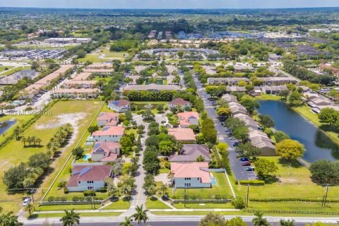 House in Davie, Florida 6 bedrooms, 512.45 sq.m. № 2072820 - photo 17