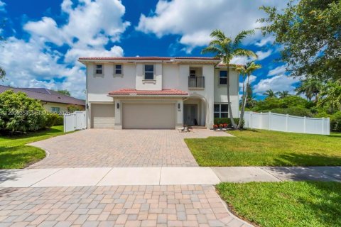 House in Davie, Florida 6 bedrooms, 512.45 sq.m. № 2072820 - photo 4