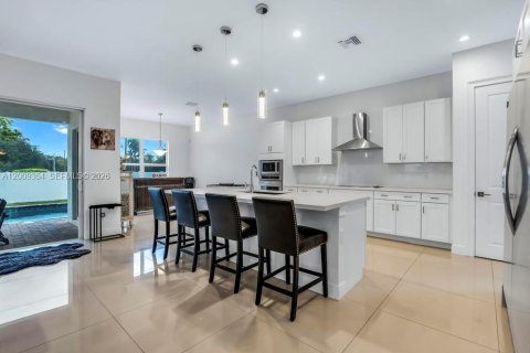 House in Davie, Florida 6 bedrooms, 512.45 sq.m. № 2072820 - photo 25