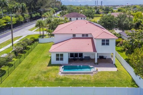 House in Davie, Florida 6 bedrooms, 512.45 sq.m. № 2072820 - photo 5