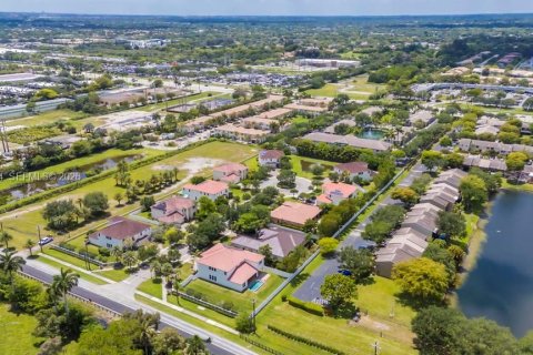 House in Davie, Florida 6 bedrooms, 512.45 sq.m. № 2072820 - photo 18