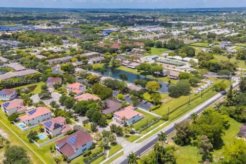 House in Davie, Florida 6 bedrooms, 512.45 sq.m. № 2072820 - photo 16