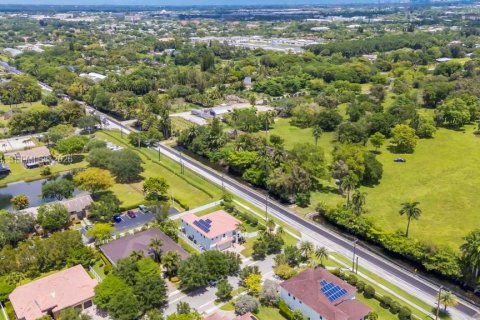 House in Davie, Florida 6 bedrooms, 512.45 sq.m. № 2072820 - photo 12