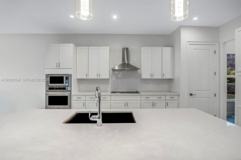 House in Davie, Florida 6 bedrooms, 512.45 sq.m. № 2072820 - photo 30