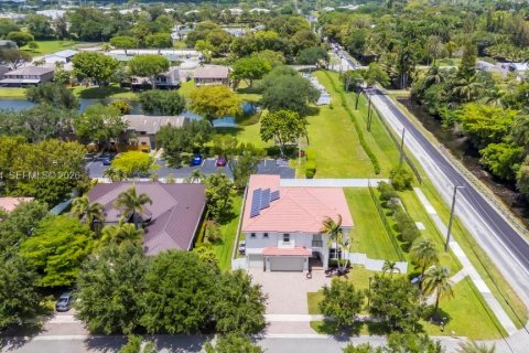 House in Davie, Florida 6 bedrooms, 512.45 sq.m. № 2072820 - photo 7