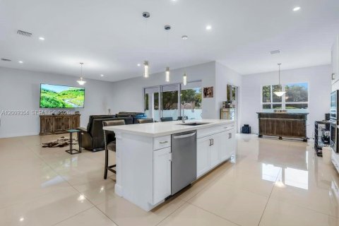 House in Davie, Florida 6 bedrooms, 512.45 sq.m. № 2072820 - photo 29