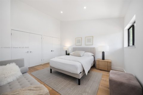 Adosado en venta en Miami, Florida, 4 dormitorios, 346.06 m2 № 1954314 - foto 25