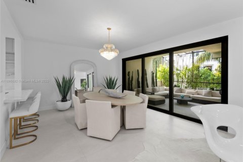 Adosado en venta en Miami, Florida, 4 dormitorios, 346.06 m2 № 1954314 - foto 8