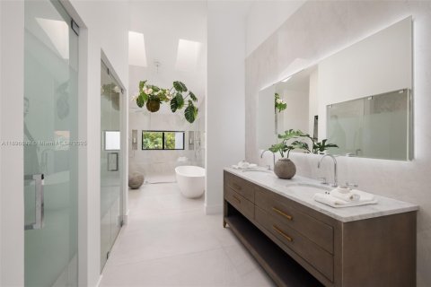 Adosado en venta en Miami, Florida, 4 dormitorios, 346.06 m2 № 1954314 - foto 19
