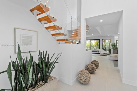 Adosado en venta en Miami, Florida, 4 dormitorios, 346.06 m2 № 1954314 - foto 15