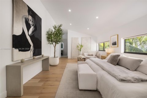 Adosado en venta en Miami, Florida, 4 dormitorios, 346.06 m2 № 1954314 - foto 18