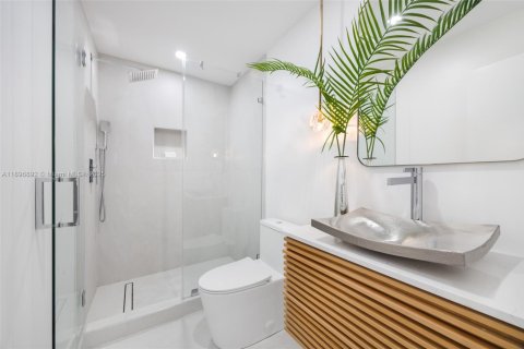 Adosado en venta en Miami, Florida, 4 dormitorios, 346.06 m2 № 1954314 - foto 26