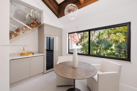 Adosado en venta en Miami, Florida, 4 dormitorios, 346.06 m2 № 1954314 - foto 14