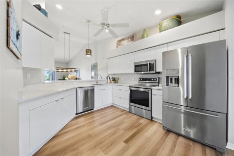 Copropriété à vendre à Sarasota, Floride: 2 chambres, 156.45 m2 № 2408264 - photo 12