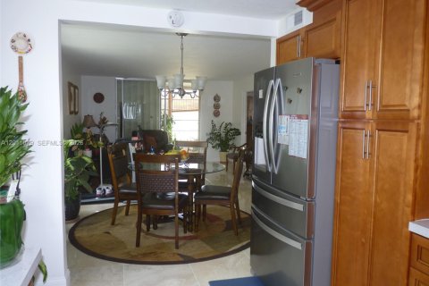 Condo in Sunrise, Florida, 2 bedrooms  № 2075151 - photo 13