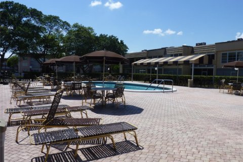 Condo in Sunrise, Florida, 2 bedrooms  № 2075151 - photo 28