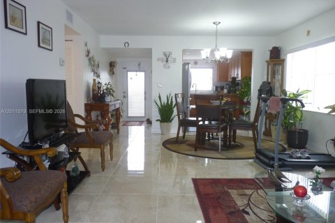 Condo in Sunrise, Florida, 2 bedrooms  № 2075151 - photo 19