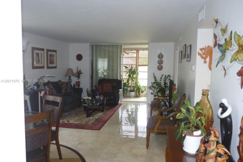 Condo in Sunrise, Florida, 2 bedrooms  № 2075151 - photo 6