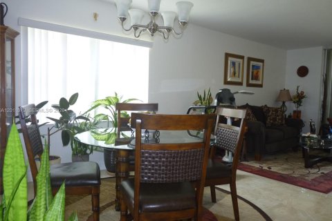 Condo in Sunrise, Florida, 2 bedrooms  № 2075151 - photo 14