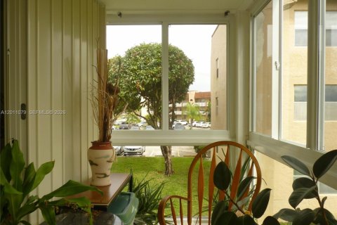 Condo in Sunrise, Florida, 2 bedrooms  № 2075151 - photo 21