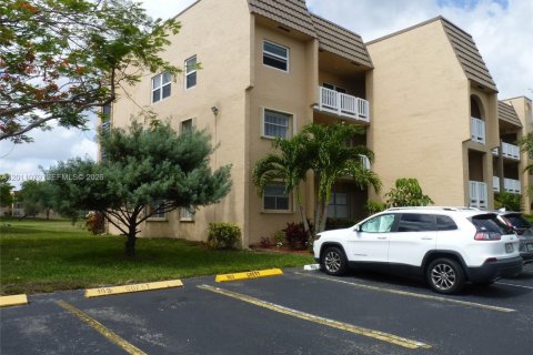Condo in Sunrise, Florida, 2 bedrooms  № 2075151 - photo 2