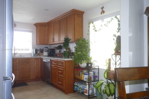 Condo in Sunrise, Florida, 2 bedrooms  № 2075151 - photo 8