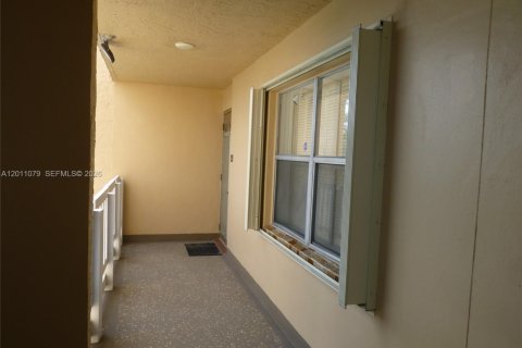 Condo in Sunrise, Florida, 2 bedrooms  № 2075151 - photo 4