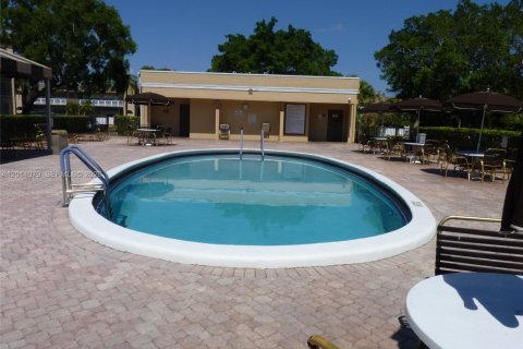 Condo in Sunrise, Florida, 2 bedrooms  № 2075151 - photo 29