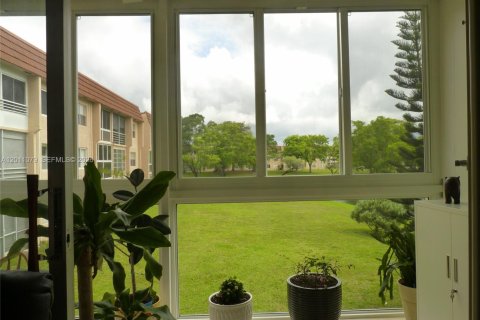 Condo in Sunrise, Florida, 2 bedrooms  № 2075151 - photo 22