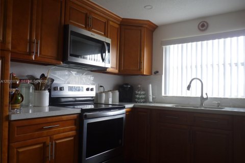 Condo in Sunrise, Florida, 2 bedrooms  № 2075151 - photo 10