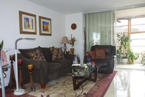 Condo in Sunrise, Florida, 2 bedrooms  № 2075151 - photo 16