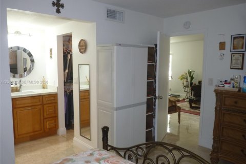 Condo in Sunrise, Florida, 2 bedrooms  № 2075151 - photo 18