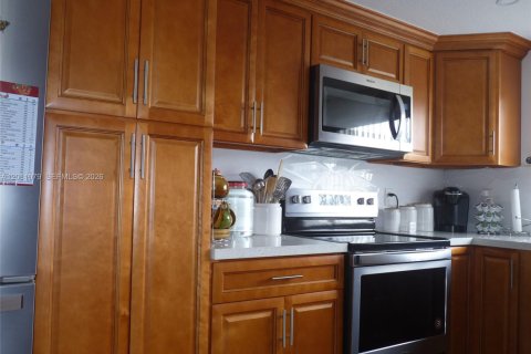 Condo in Sunrise, Florida, 2 bedrooms  № 2075151 - photo 9