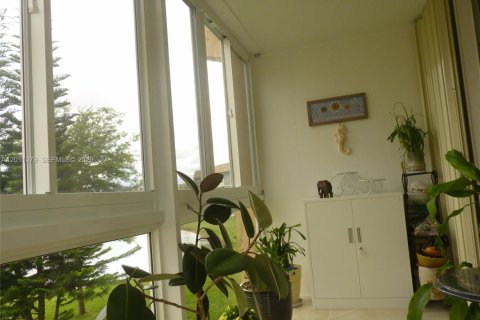 Condo in Sunrise, Florida, 2 bedrooms  № 2075151 - photo 24