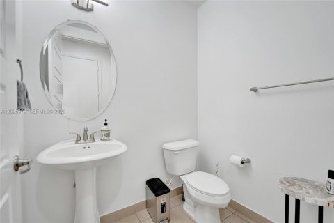 Villa ou maison à louer à Miami, Floride: 4 chambres, 195.56 m2 № 2257496 - photo 12