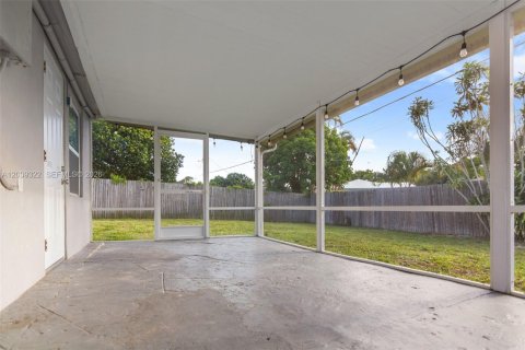 Casa en alquiler en Fort Lauderdale, Florida, 3 dormitorios, 119.1 m2 № 2072407 - foto 18