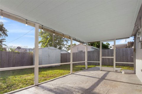 Casa en alquiler en Fort Lauderdale, Florida, 3 dormitorios, 119.1 m2 № 2072407 - foto 17