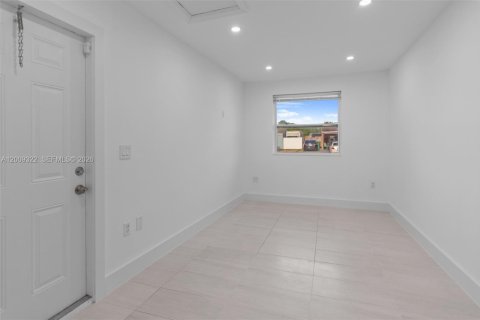 Casa en alquiler en Fort Lauderdale, Florida, 3 dormitorios, 119.1 m2 № 2072407 - foto 9
