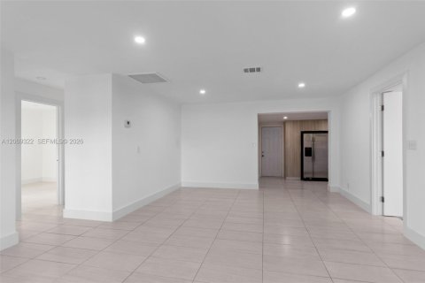 Casa en alquiler en Fort Lauderdale, Florida, 3 dormitorios, 119.1 m2 № 2072407 - foto 4