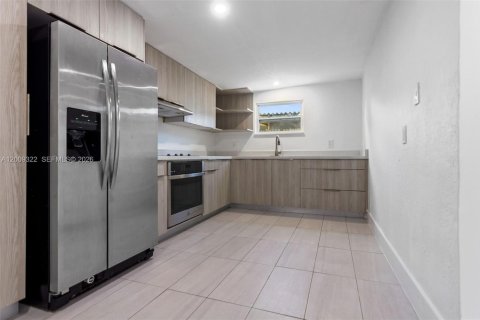 Casa en alquiler en Fort Lauderdale, Florida, 3 dormitorios, 119.1 m2 № 2072407 - foto 13